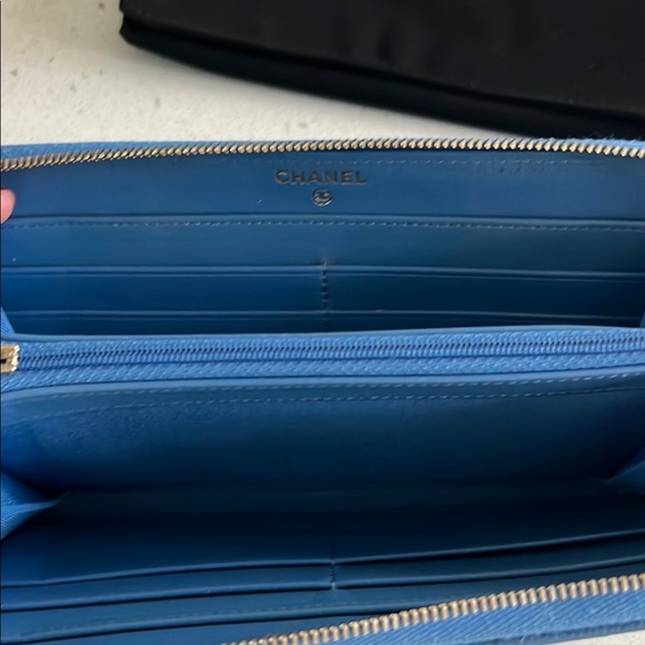 CHANEL Blue Quilted Wallet - Picture 8 of 11